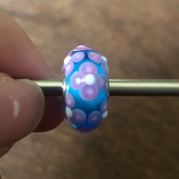 Trollbeads Unique Blue and Pink Floral - Picture 2 of 5